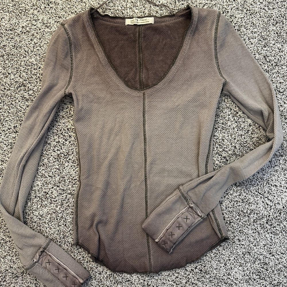 We The Free Gray Long Sleeve Top